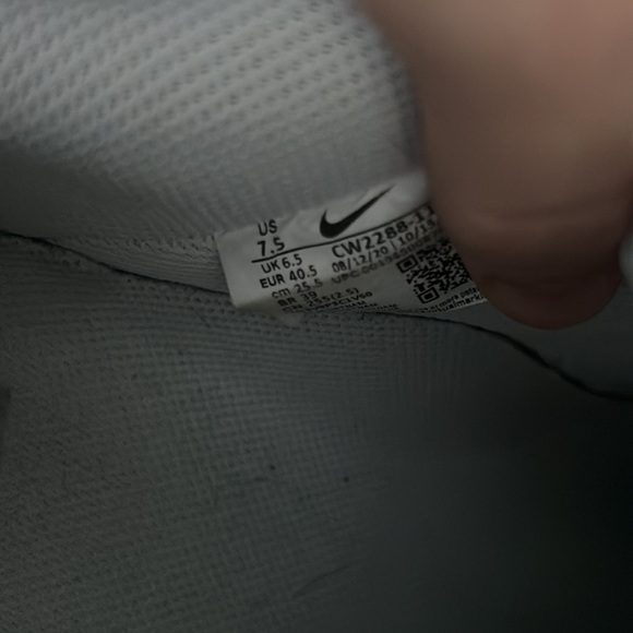 Air Force 1’s - Picture 4 of 4